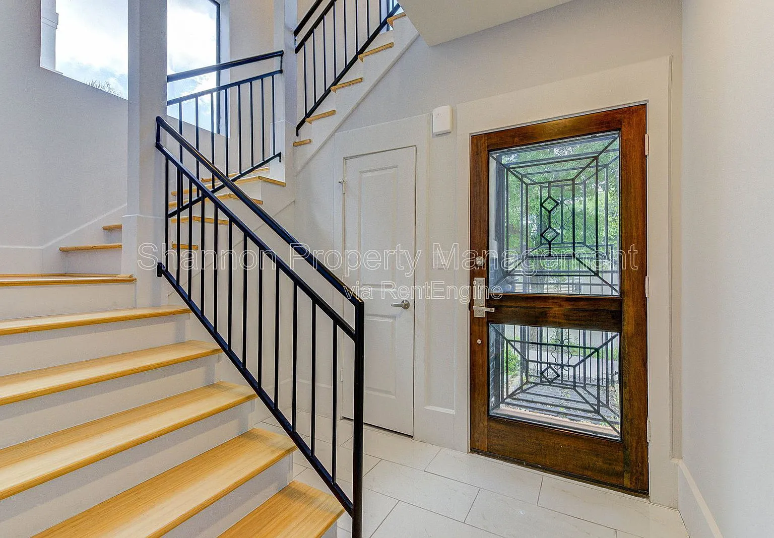3 bed, 3.5 bath, 2792 sqft, $3,275 — Photo 4
