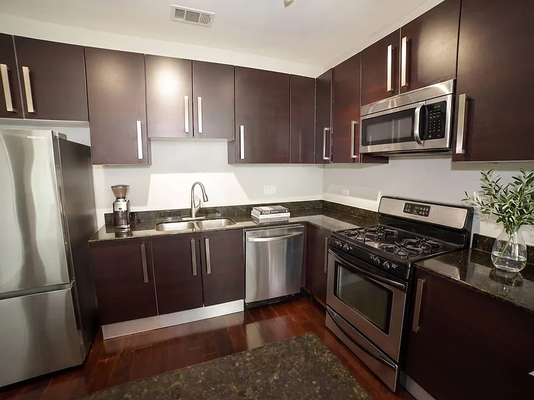 225 S Sangamon St #701 — Photo 4