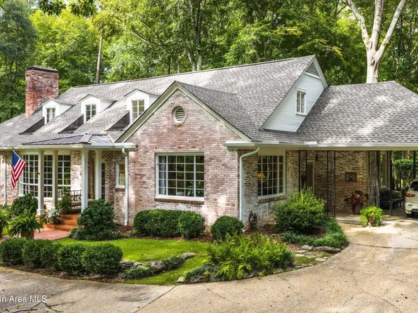 617 Ridgeway Dr, Alexander City, AL 35010