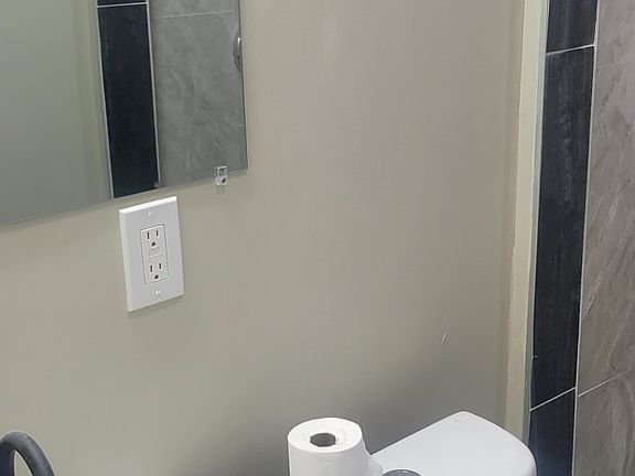 2nd image of 207 W Laveer St Floor 1