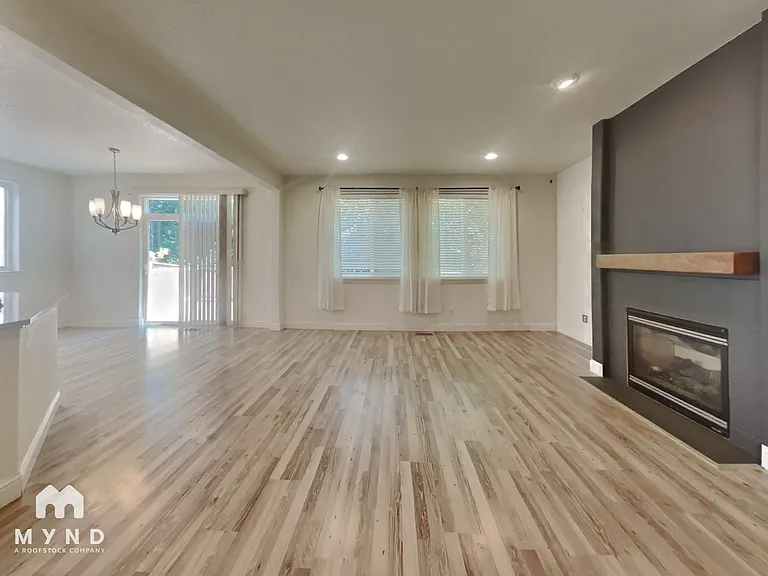 4698 NE Beaumead Ln — Photo 3