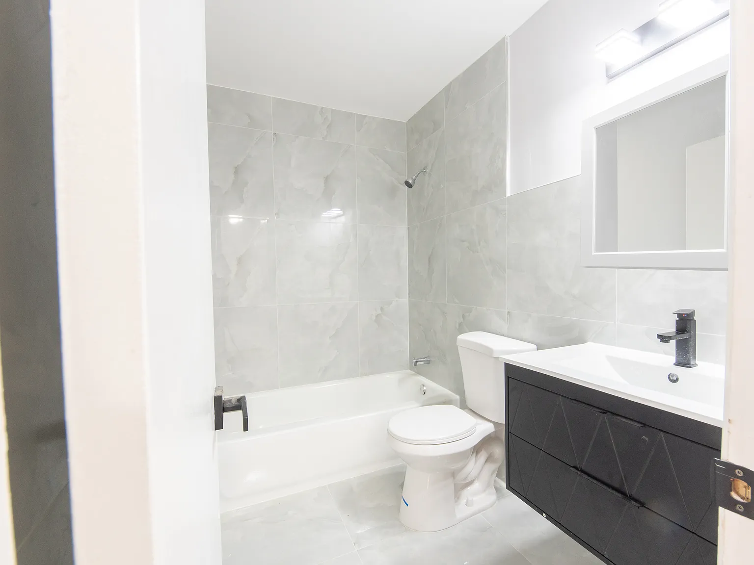 River Edge Apartments — Photo 3