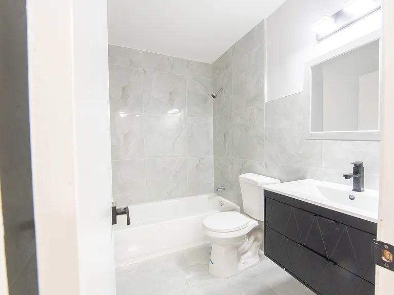 River Edge Apartments — Photo 3