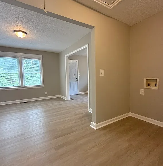 1376 Lockwood Dr SW — Photo 10