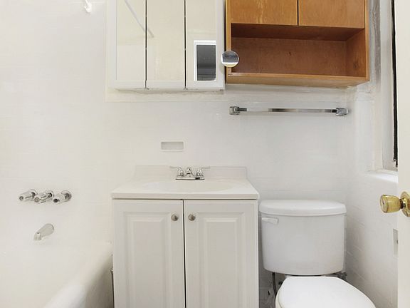 3rd image of 111 W 16th St APT 2L