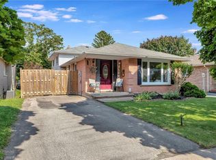 6 October Pl, Brantford, ON N3R7B4