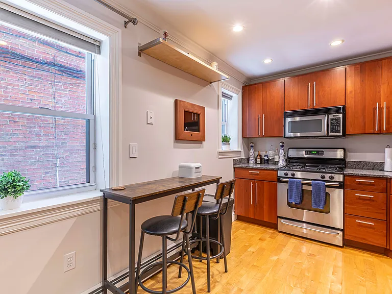 52 Cooper St #1 — Photo 7