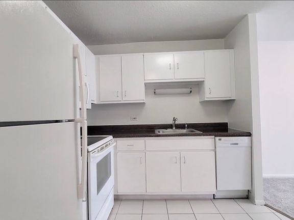 3rd image of 60 E Scott St #650