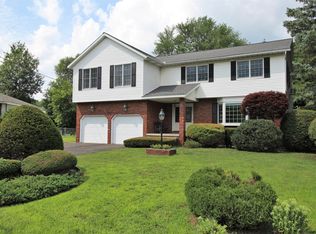 27 Peter Dr, Albany, NY 12205