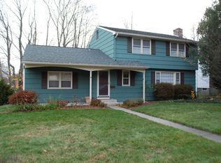 4 Holly Ter, New London, CT 06320
