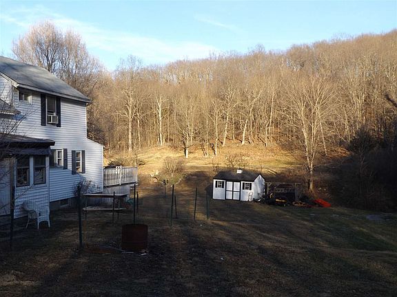 3rd image of 1336 N Quaker Ln