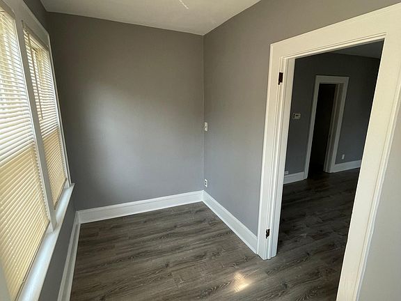3rd image of 11 Roosevelt St