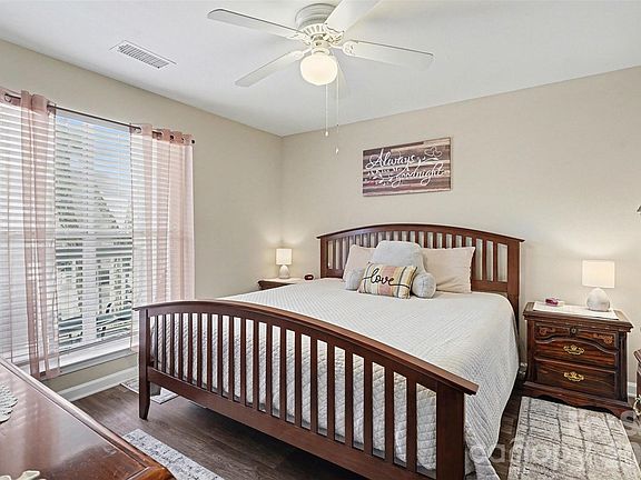 4th image of 37 Hamiltons Harbor Dr #613