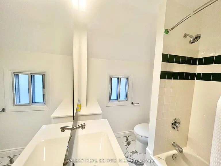 67 Queen Mary St #B — Photo 10