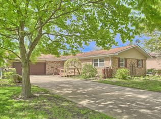 801 E McHenry St, Urbana, IL