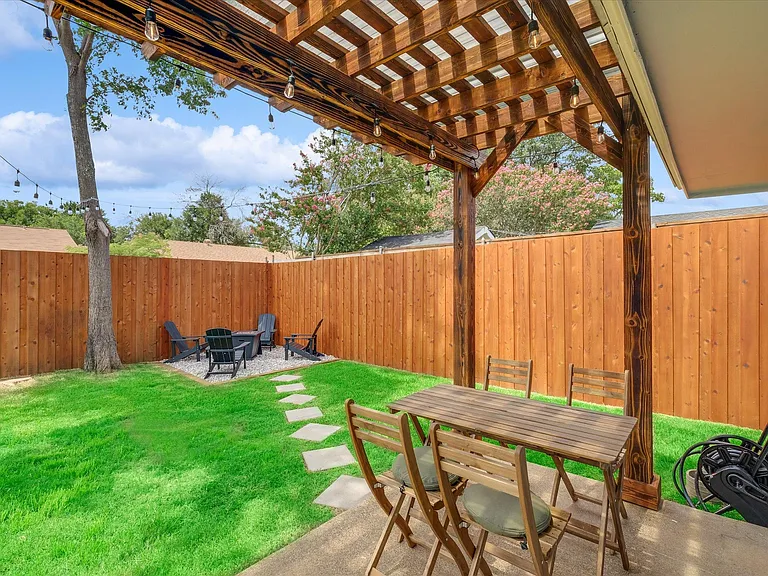 2412 Pebblebrook Trl — Photo 30