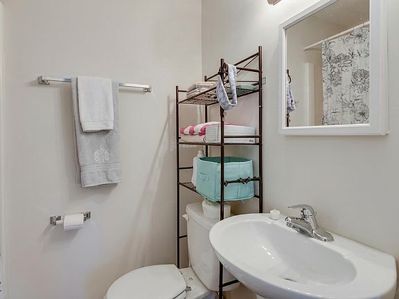 4th image of 1122 Murphy Street