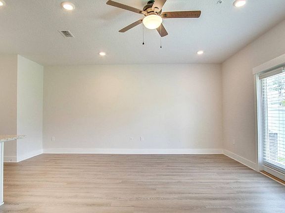 5th image of 1538 Iroquois Ct