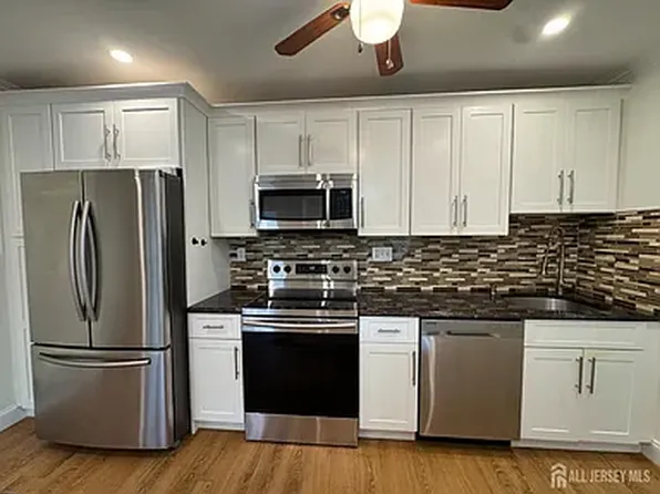 11 Pinecluster Cir #F, Englishtown, NJ 07726