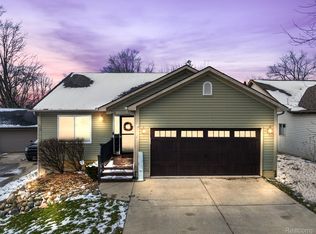 334 S Avery Rd, Waterford, MI 48328