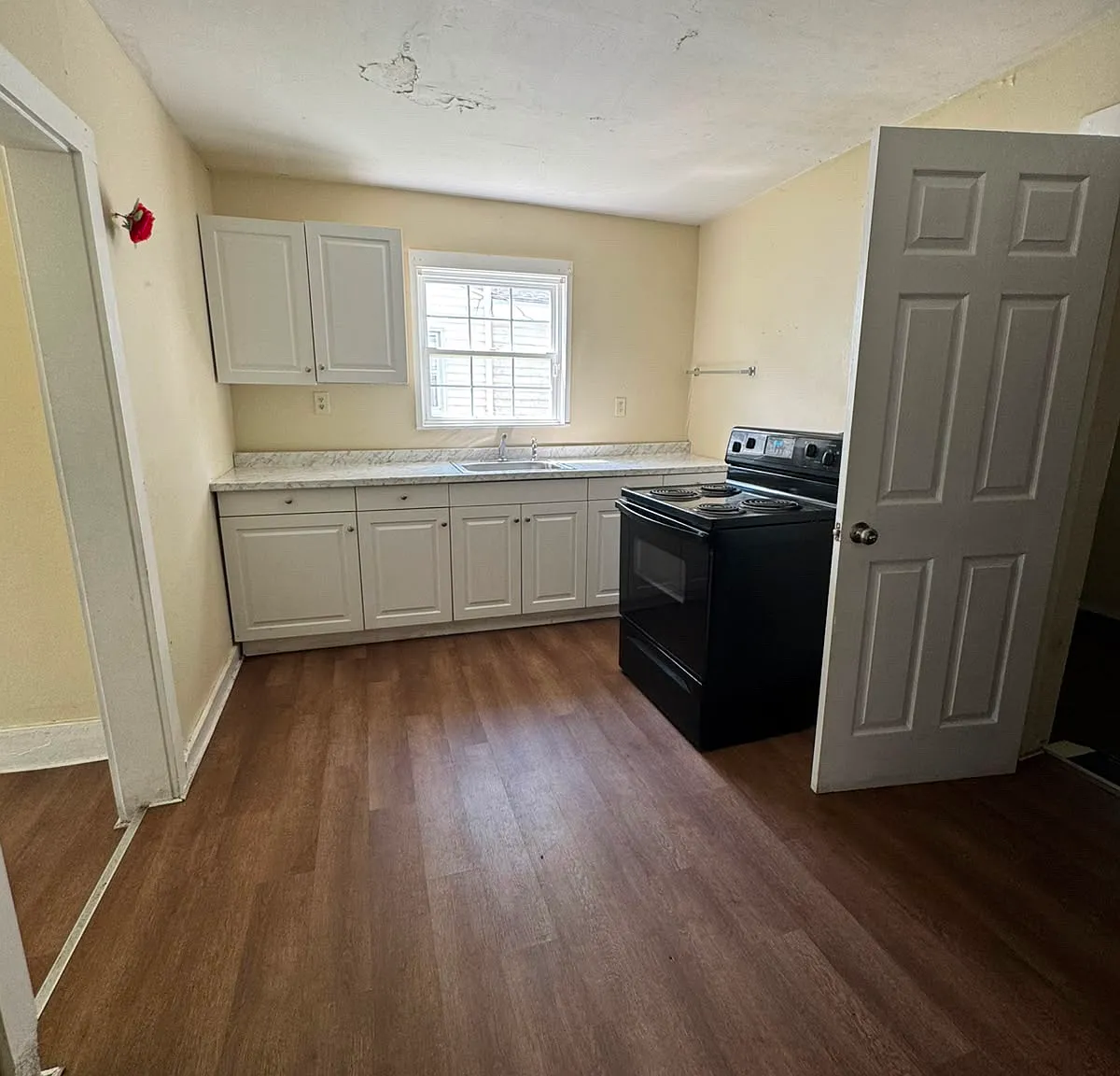 2 bed, 856 sqft, $1,275 — Photo 2