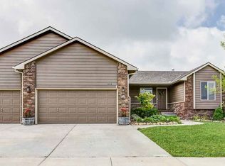 1018 E Splitwood Way St, Derby, KS 67037