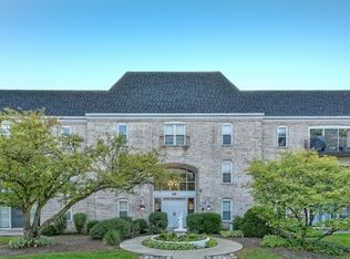 5001 Carriageway Dr #A209, Rolling Meadows, IL 60008