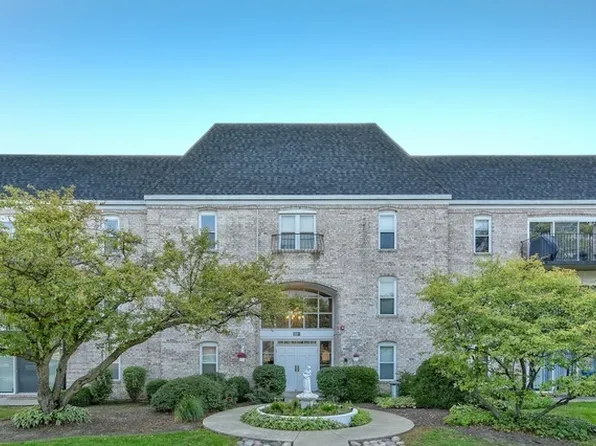 5001 Carriageway Dr #A209, Rolling Meadows, IL 60008