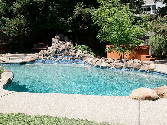 3rd image of 11235 Rosemary Dr