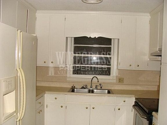 4th image of 2306 N Sherwood Dr