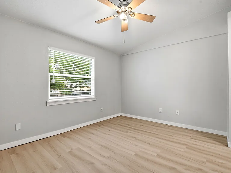 8511 J R Manor Dr — Photo 34