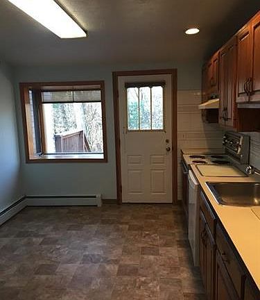 3rd image of 130 Westfield Dr