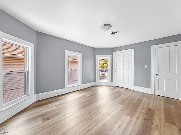 5th image of 2612 Daisy Ave