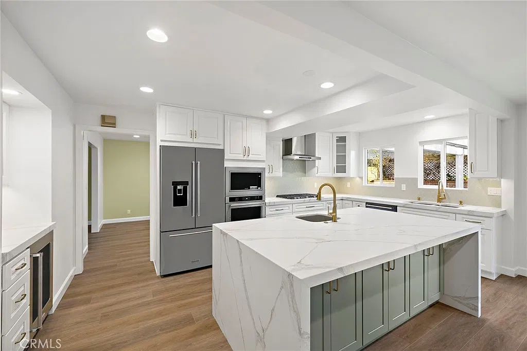 5 bed, 2563 sqft, $7,850 — Photo 1