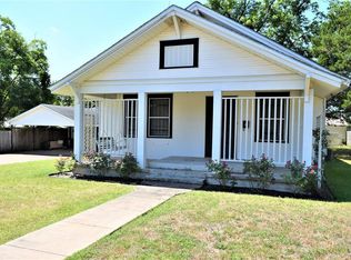 912 Baumgarten St, Schulenburg, TX 78956