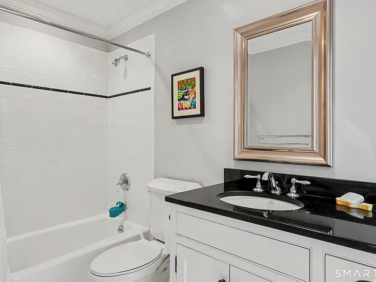51 Squires Ln — Photo 23
