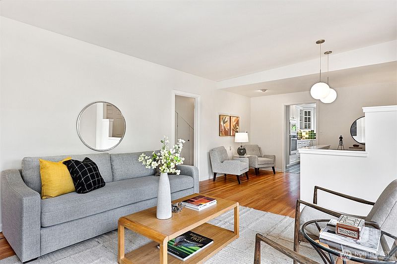 5th image of 4123 55th Avenue SW