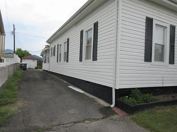 3rd image of 850 Dale St