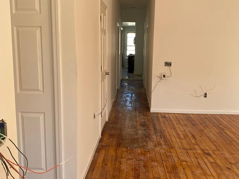 1508 Saint Lawrence Ave #1 — Photo 3