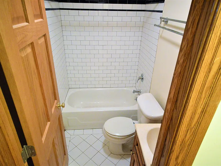 638 W Drummond Pl #G — Photo 15