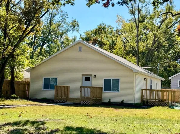 911 E 28th Ave, Lake Station, IN 46405
