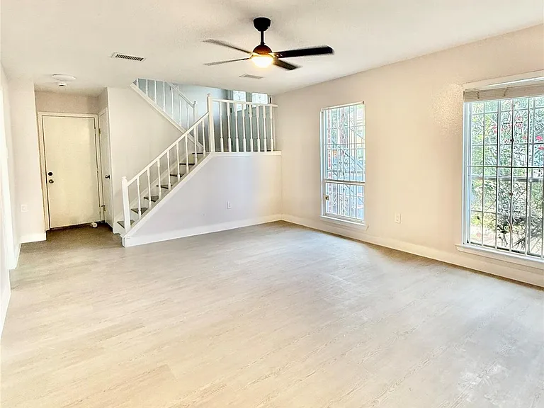 12210 Cliffgate Dr — Photo 4