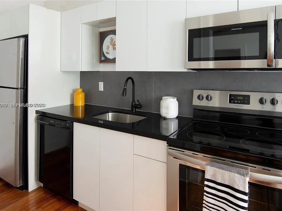 124 Mendoza Ave #9