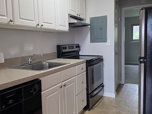 4th image of 224 Bellevue Ave E APT 9