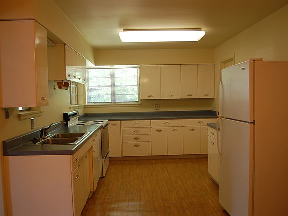 5th image of 1506 W White River Blvd