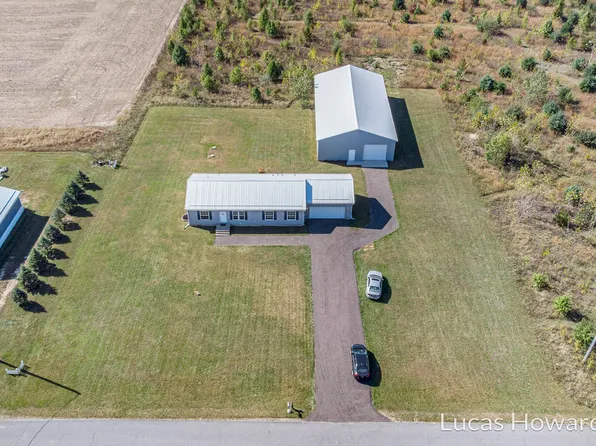 71092 Autumn Dr, Edwardsburg, MI 49112