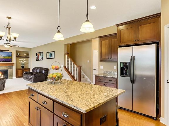 Large center island, great for prep work in the kitchen.