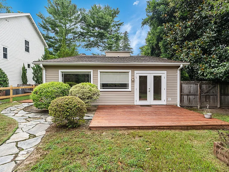 835 N Ashe St — Photo 20