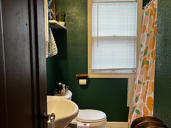 5th image of 4500 Stevens Ave #1