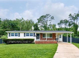 1800 Apple Blossom Ct, Florissant, MO 63031